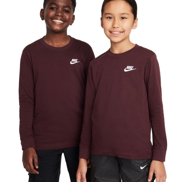 NWT L  Nike Big Kids Sportswear Logo Embroidered Long-Sleeve T-Shirt - Bgycrh - Picture 1 of 3